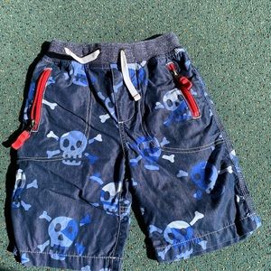 Mini Boden skull shorts